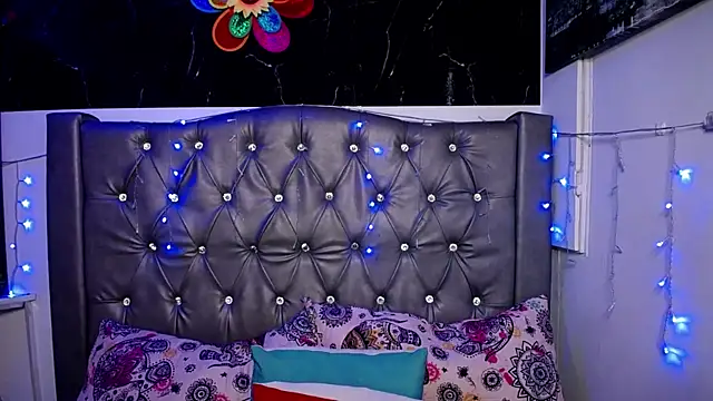 Snapshot of LAILAGUMMY chatting on February 15, 2025, 11:28 am LAILAGUMMY online show from February 15, 2025, 11:28 am