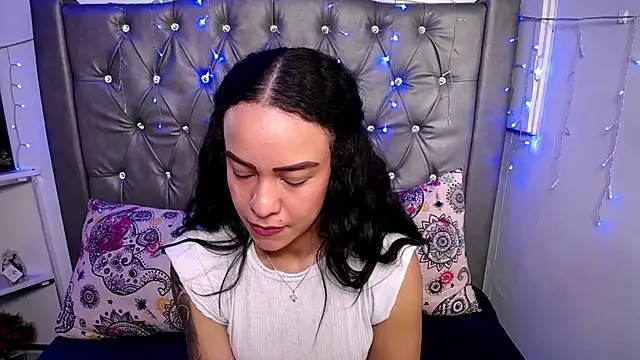 Snapshot of LAILAGUMMY chatting on February 17, 2025, 2:48 pm LAILAGUMMY online show from February 17, 2025, 2:48 pm