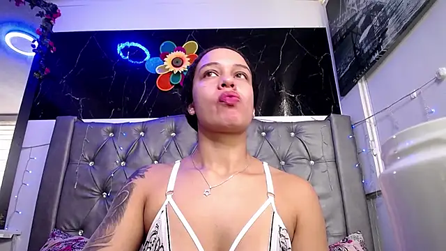 Snapshot of LAILAGUMMY chatting on February 28, 2025, 3:15 pm LAILAGUMMY online show from February 28, 2025, 3:15 pm