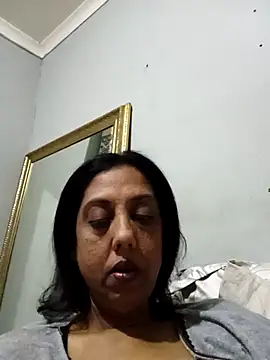 Snapshot of Mahi4luv chatting on May 25, 2026, 9:43 pm Mahi4luv online show from May 25, 2026, 9:43 pm