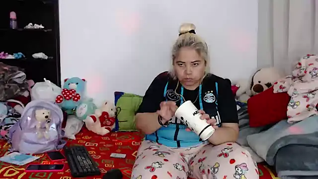 estrellita fugaz16x online show from December 14, 2024, 3:40 am