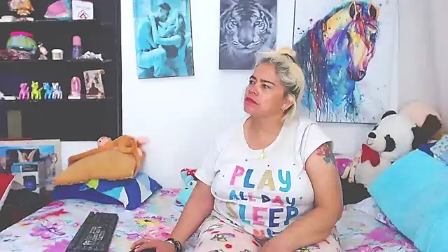 estrellita fugaz16x online show from February 11, 2025, 2:57 am