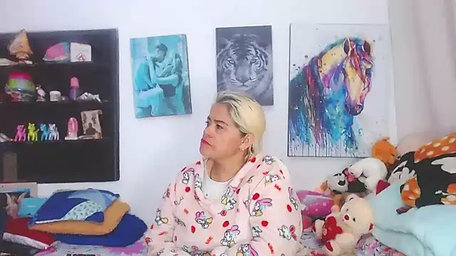 estrellita fugaz16x online show from February 26, 2025, 4:14 am