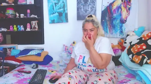 estrellita fugaz16x online show from February 27, 2025, 3:47 am