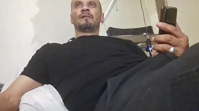 leonar0101 online show from November 25, 2025, 4:45 am