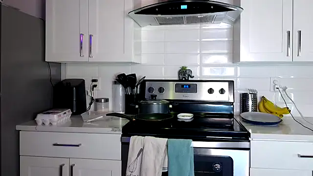 honeyybabyy112 online show from March 8, 2025, 4:17 pm