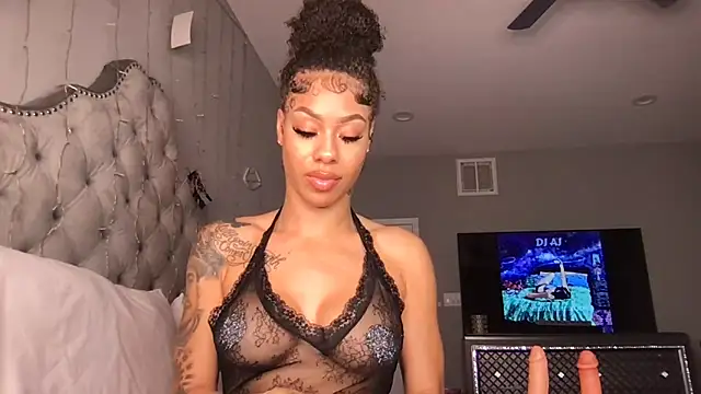 honeyybabyy112 online show from November 8, 2025, 5:18 am