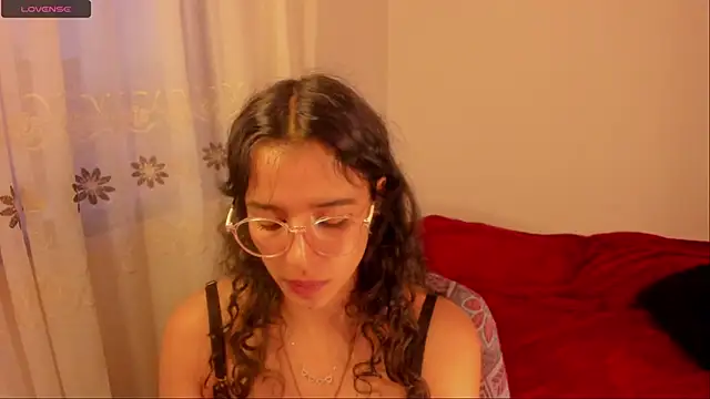 aluna 0310 online show from December 5, 2024, 10:56 pm