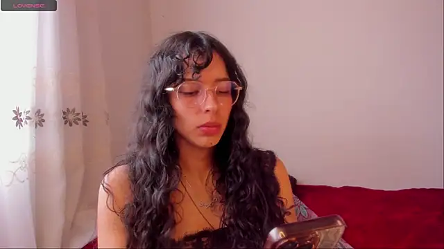 aluna 0310 online show from January 8, 2025, 8:29 pm