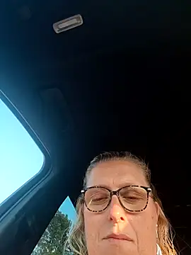 Snapshot of winniess40 chatting on July 8, 2026, 6:34 pm winniess40 online show from July 8, 2026, 6:34 pm