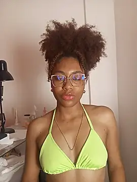 thaimy  online show from March 13, 2026, 2:40 am