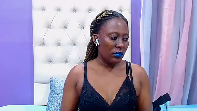 SLUTYLISA online show from November 6, 2025, 7:04 pm