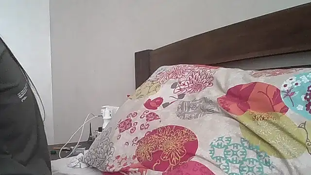 JulianaGold1 online show from September 19, 2025, 1:45 pm