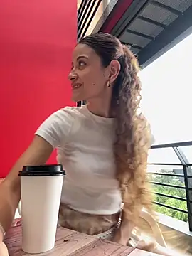 alana15 online show from April 4, 2026, 9:23 pm