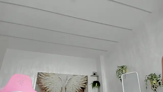 TiffanyHouston  online show from April 8, 2026, 6:35 am