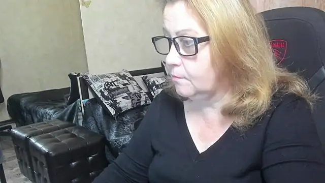 Frau Marta online show from November 4, 2025, 12:37 pm