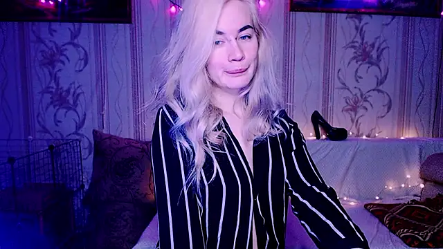 xxxcharismaaa online show from February 9, 2026, 2:48 am