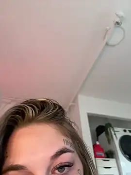 Snapshot of chloetease chatting on December 4, 2024, 3:10 pm chloetease online show from December 4, 2024, 3:10 pm