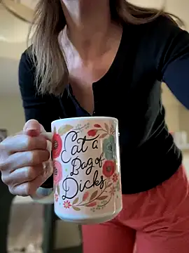 MaiseKnox online show from December 8, 2024, 3:13 pm