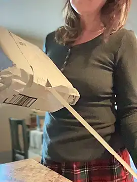 MaiseKnox online show from December 12, 2024, 10:42 pm