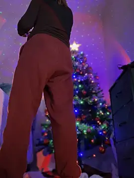 MaiseKnox online show from December 22, 2024, 4:28 am