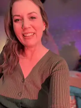 MaiseKnox online show from December 22, 2024, 9:42 pm