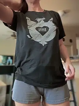 MaiseKnox online show from January 19, 2025, 6:53 pm