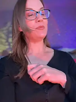 MaiseKnox online show from February 25, 2025, 2:03 am