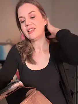 MaiseKnox online show from September 24, 2025, 10:02 pm