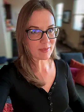 MaiseKnox online show from October 15, 2025, 11:38 pm