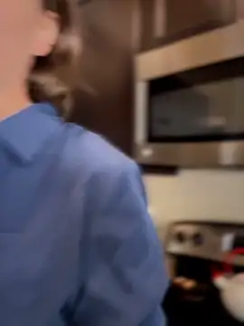 MaiseKnox online show from April 10, 2026, 8:35 pm