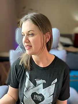 MaiseKnox online show from April 12, 2026, 5:40 pm