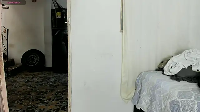 BlowMommy  online show from January 7, 2025, 3:23 pm