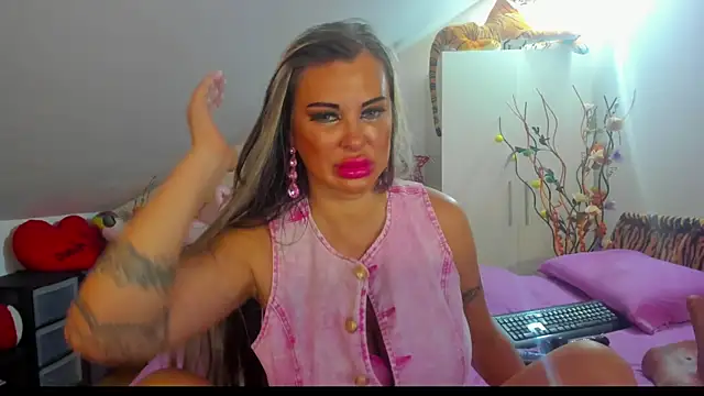 Raffaelababy online show from September 15, 2025, 11:43 am