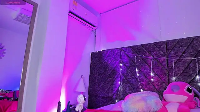 Snapshot of Vivi_prinncess chatting on February 5, 2025, 2:40 am Vivi prinncess online show from February 5, 2025, 2:40 am