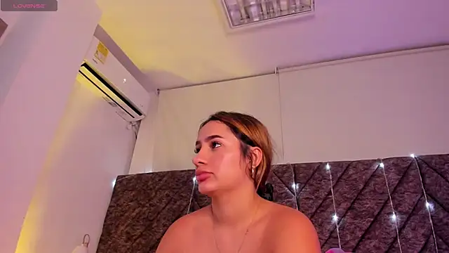 Snapshot of Vivi_prinncess chatting on February 8, 2025, 2:04 am Vivi prinncess online show from February 8, 2025, 2:04 am