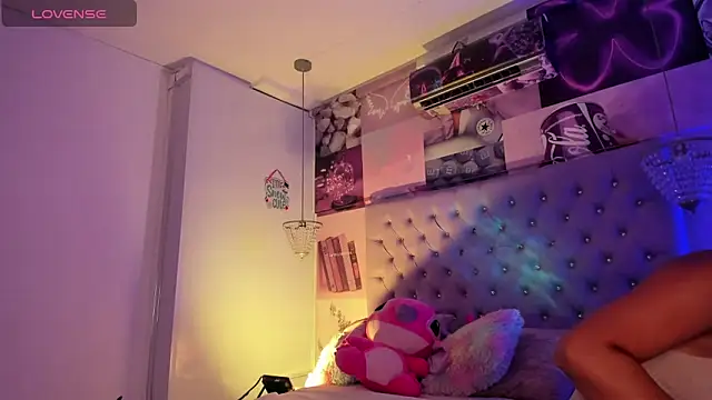 Snapshot of Vivi_prinncess chatting on March 1, 2025, 8:53 pm Vivi prinncess online show from March 1, 2025, 8:53 pm