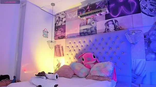 Snapshot of Vivi_prinncess chatting on March 18, 2025, 3:31 am Vivi prinncess online show from March 18, 2025, 3:31 am