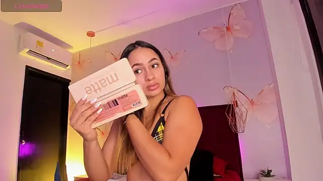 Snapshot of Vivi_prinncess chatting on September 8, 2025, 10:31 pm Vivi prinncess online show from September 8, 2025, 10:31 pm