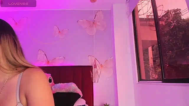 Snapshot of Vivi_prinncess chatting on September 19, 2025, 9:37 pm Vivi prinncess online show from September 19, 2025, 9:37 pm