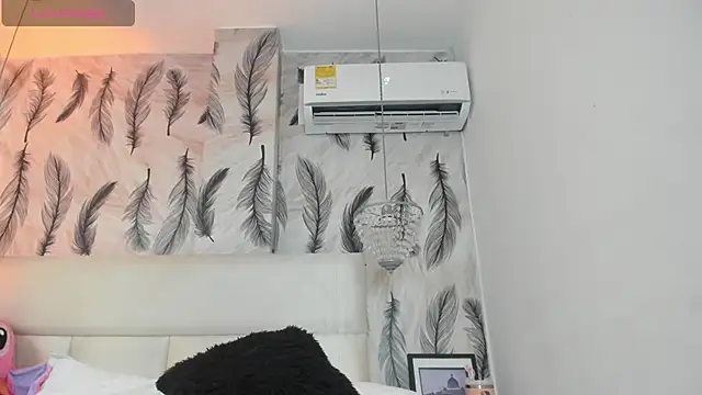 Snapshot of Vivi_prinncess chatting on September 22, 2025, 10:12 pm Vivi prinncess online show from September 22, 2025, 10:12 pm