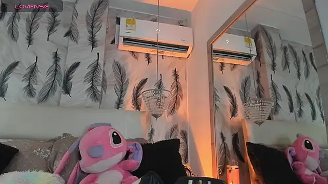 Snapshot of Vivi_prinncess chatting on September 24, 2025, 10:13 pm Vivi prinncess online show from September 24, 2025, 10:13 pm