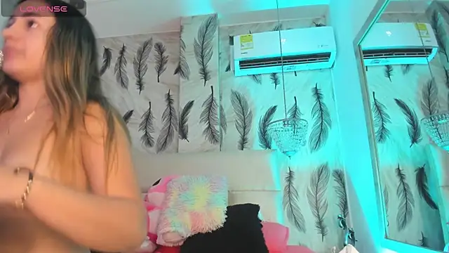 Snapshot of Vivi_prinncess chatting on September 29, 2025, 10:14 pm Vivi prinncess online show from September 29, 2025, 10:14 pm