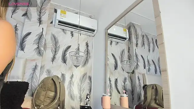 Snapshot of Vivi_prinncess chatting on October 3, 2025, 10:51 pm Vivi prinncess online show from October 3, 2025, 10:51 pm