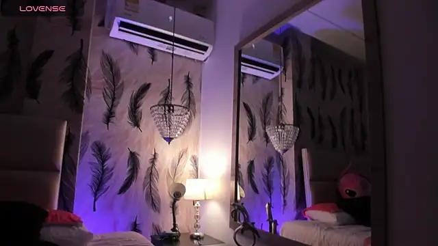 Snapshot of Vivi_prinncess chatting on October 10, 2025, 10:42 pm Vivi prinncess online show from October 10, 2025, 10:42 pm