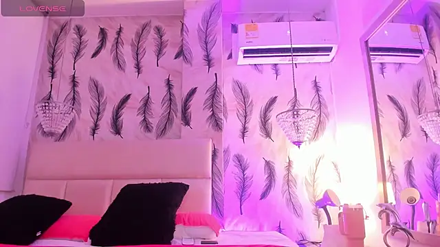 Snapshot of Vivi_prinncess chatting on October 12, 2025, 11:04 pm Vivi prinncess online show from October 12, 2025, 11:04 pm