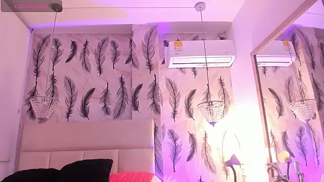 Snapshot of Vivi_prinncess chatting on October 17, 2025, 11:18 pm Vivi prinncess online show from October 17, 2025, 11:18 pm