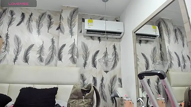 Snapshot of Vivi_prinncess chatting on October 22, 2025, 2:12 am Vivi prinncess online show from October 22, 2025, 2:12 am