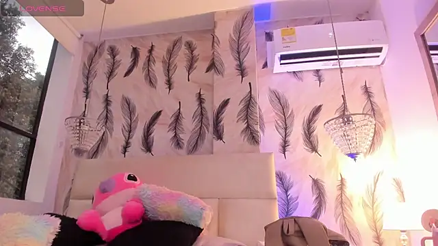 Snapshot of Vivi_prinncess chatting on October 25, 2025, 10:26 pm Vivi prinncess online show from October 25, 2025, 10:26 pm