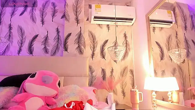 Snapshot of Vivi_prinncess chatting on November 2, 2025, 10:45 pm Vivi prinncess online show from November 2, 2025, 10:45 pm